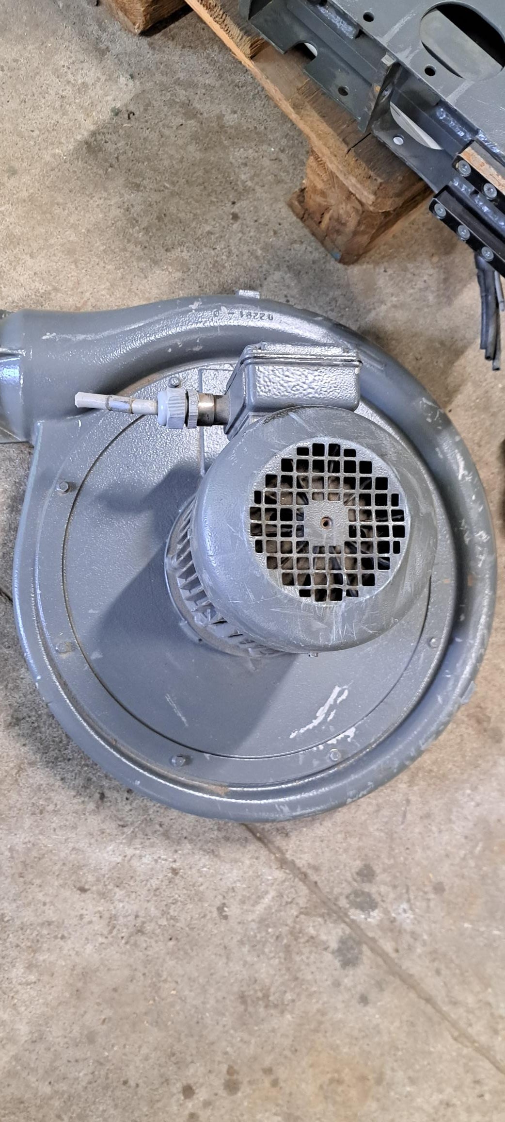 Wentylator DG 33/4-041-01-0055;  0,75 / 1,25 kW