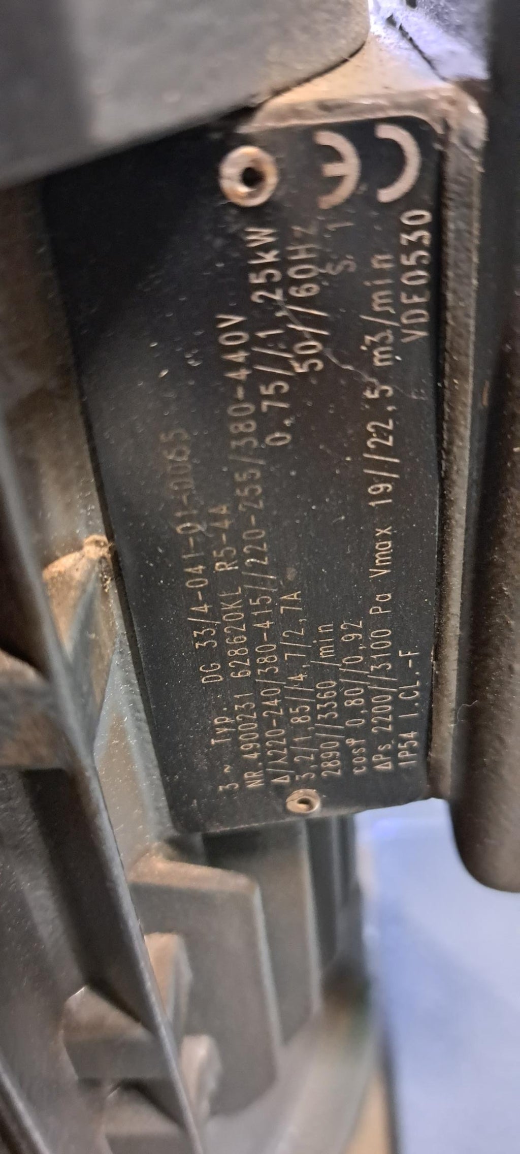 Wentylator DG 33/4-041-01-0055;  0,75 / 1,25 kW
